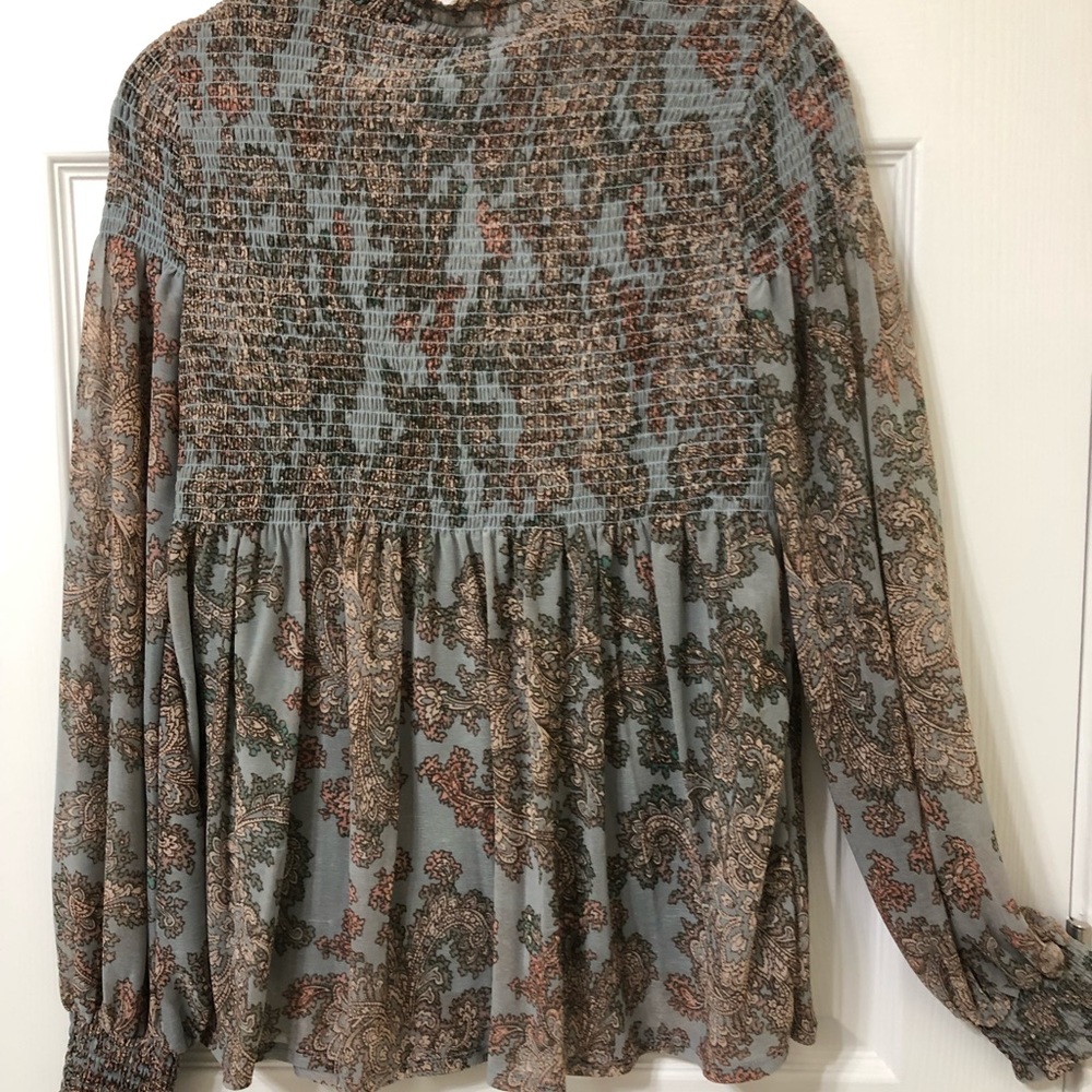 Pretty flowy long sleeve never worn top